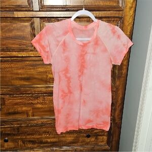 Lululemon Swiftly Tech Short Sleeve 2.0 Sz 8 Pre Owned Tie Dye Great Condition